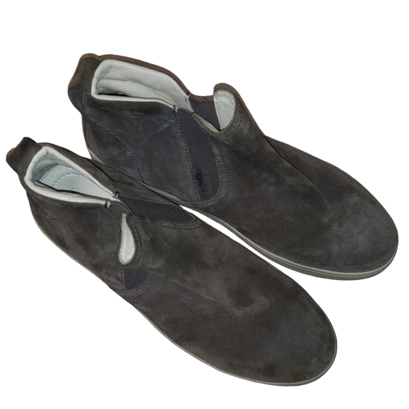 Authentic Prada slip on sneakers size 9 - Picture 11 of 12